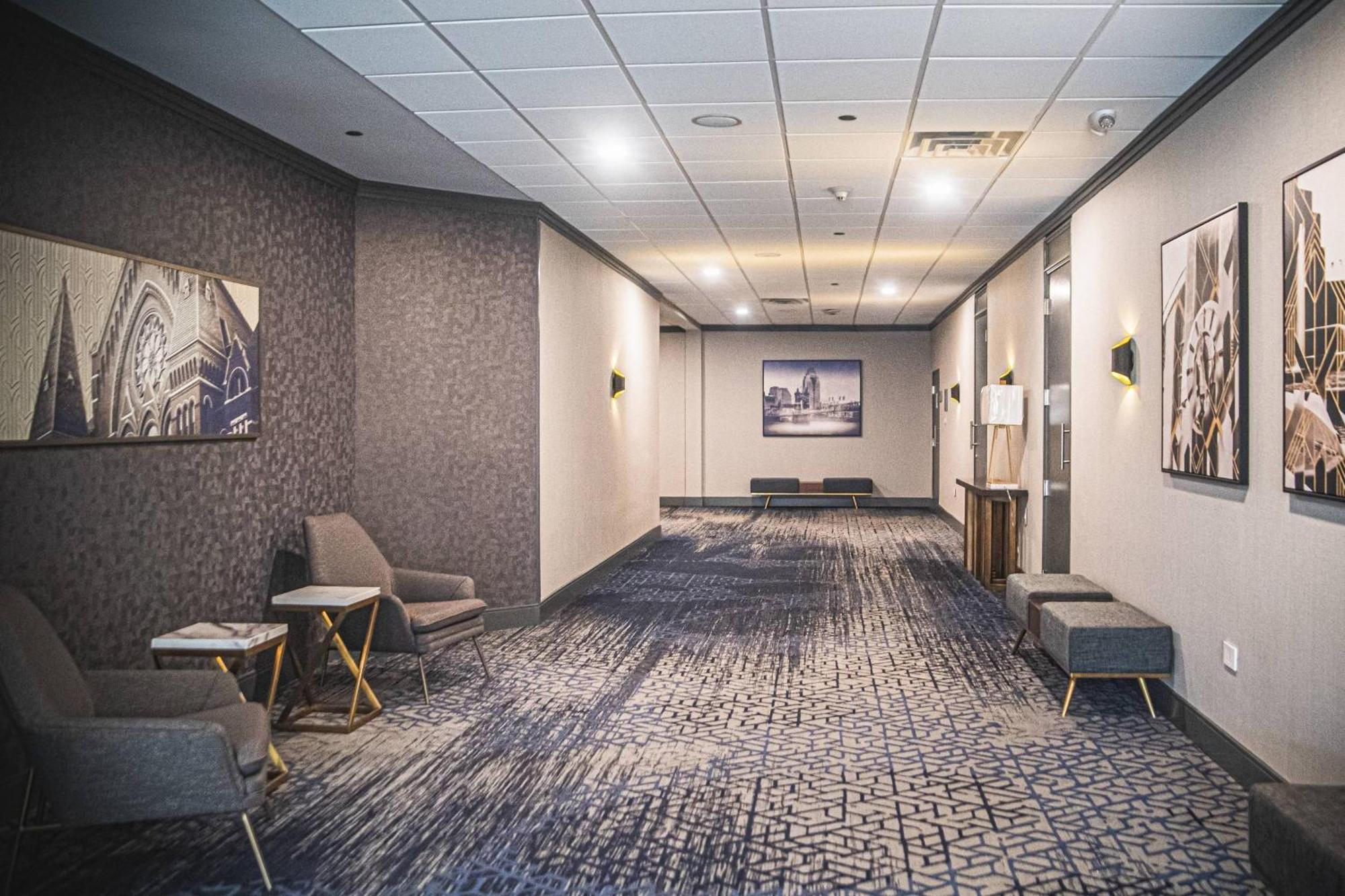 Delta Hotels By Marriott Cincinnati Шарънвил Екстериор снимка
