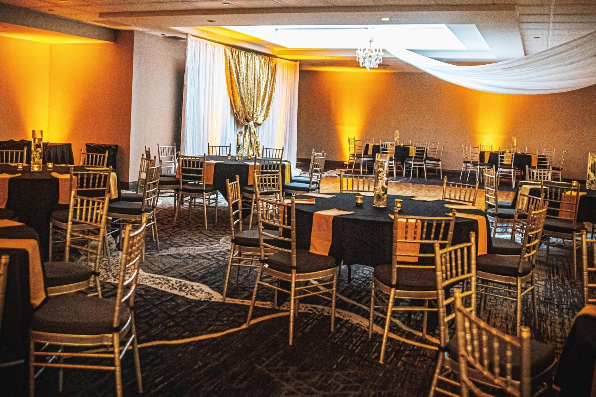 Delta Hotels By Marriott Cincinnati Шарънвил Екстериор снимка