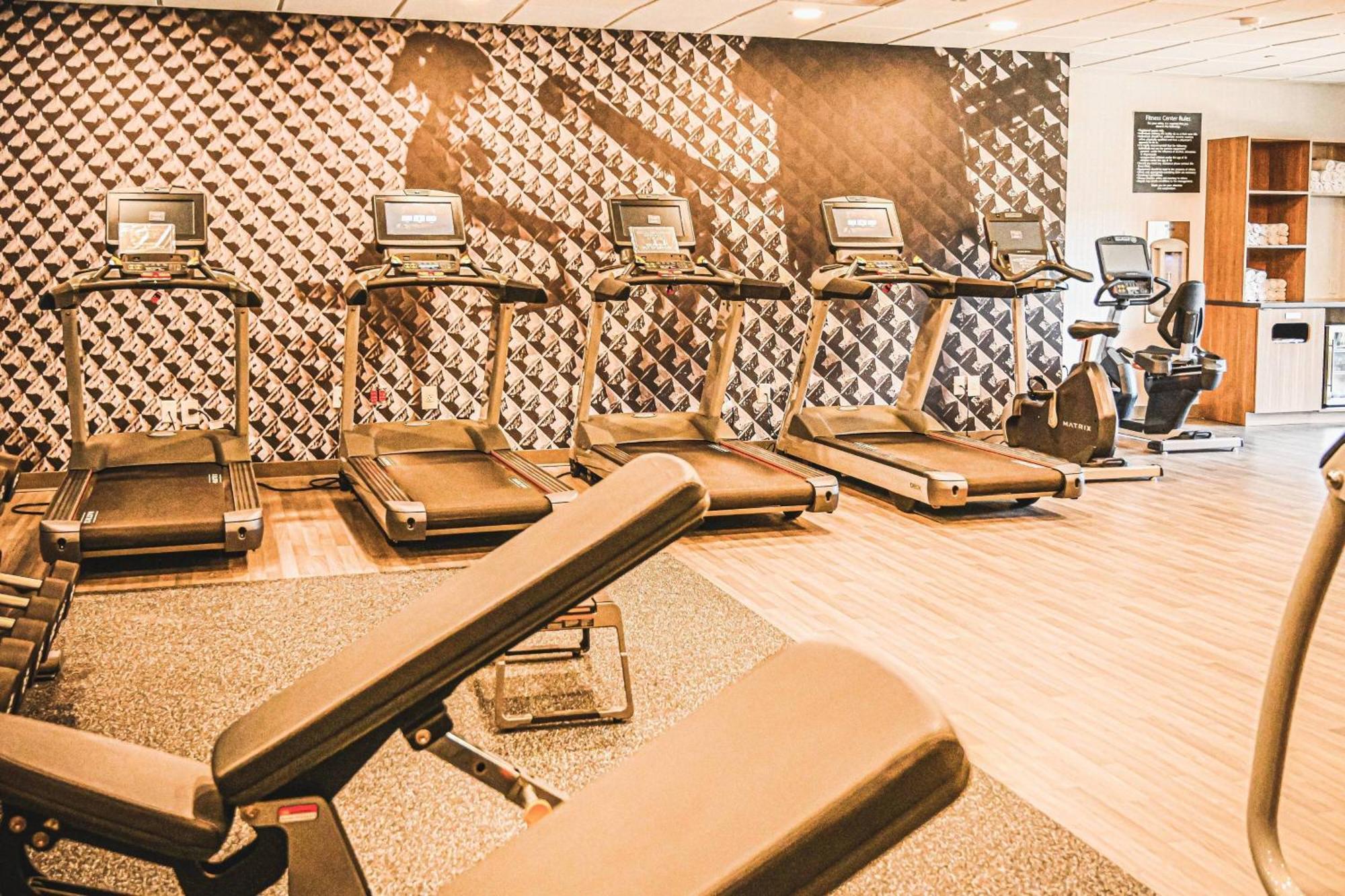 Delta Hotels By Marriott Cincinnati Шарънвил Екстериор снимка
