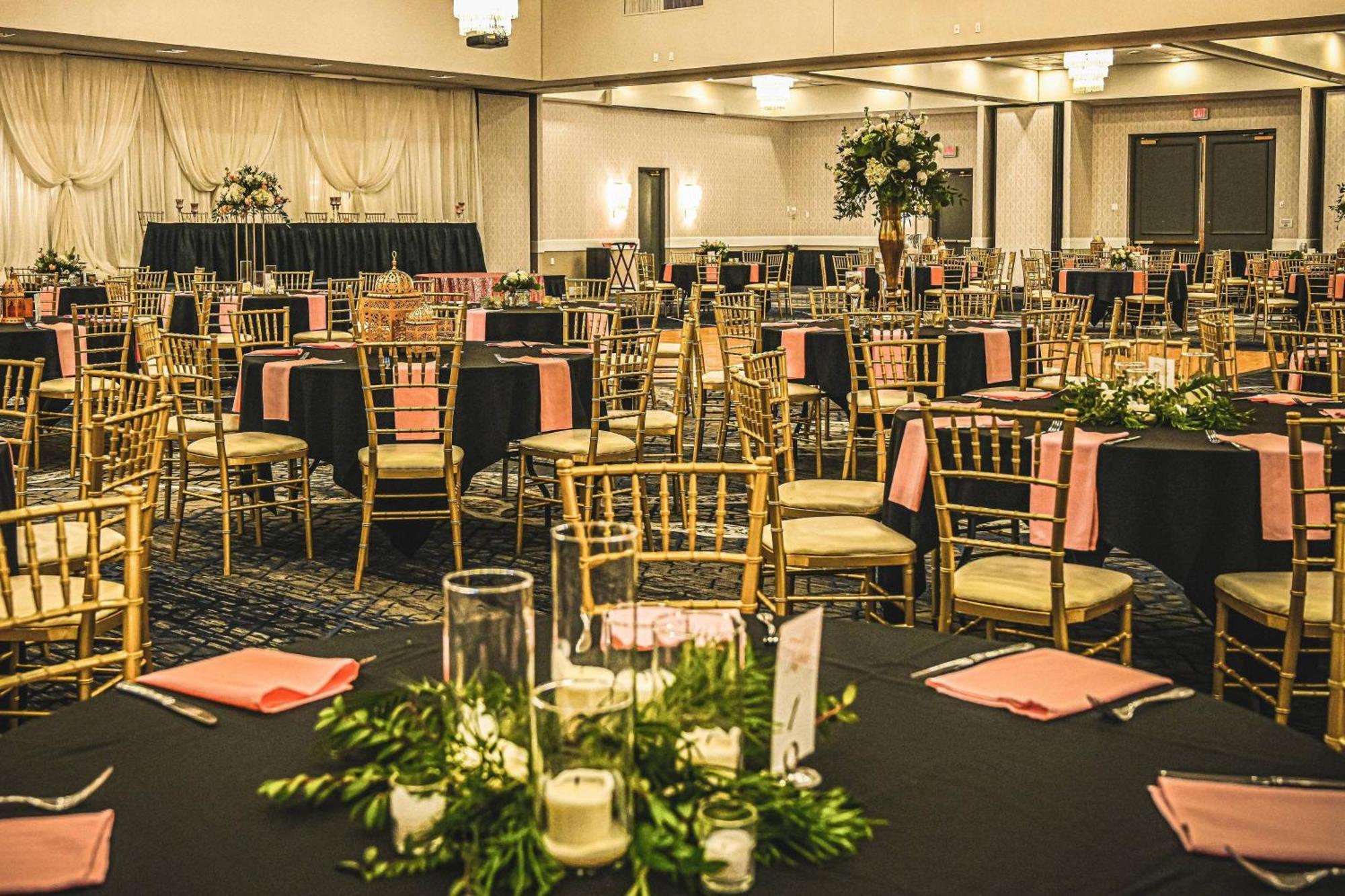 Delta Hotels By Marriott Cincinnati Шарънвил Екстериор снимка