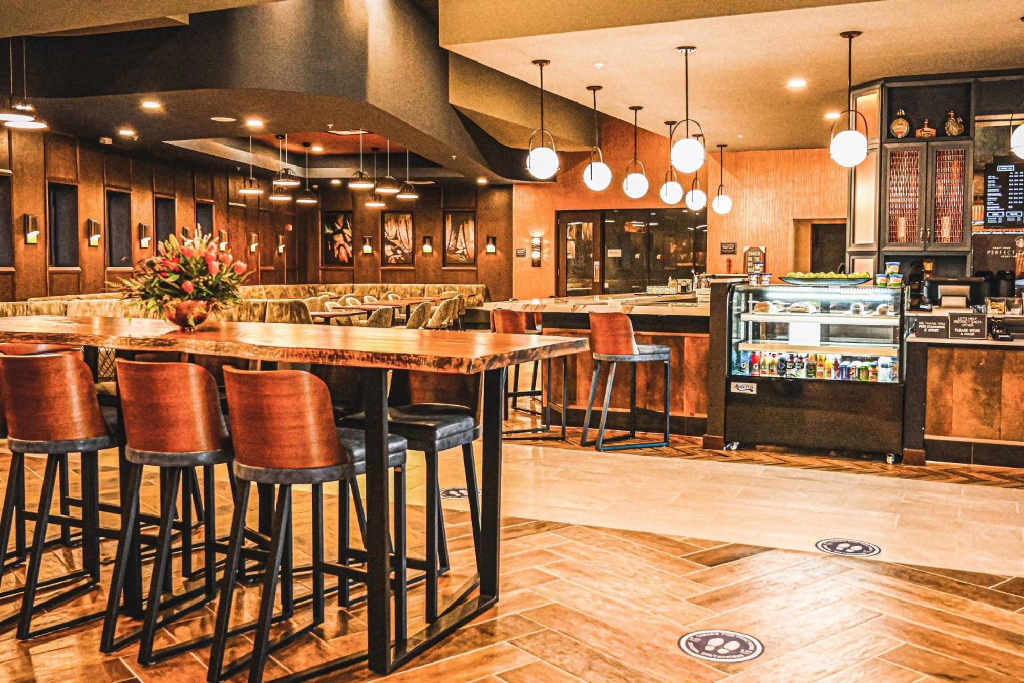Delta Hotels By Marriott Cincinnati Шарънвил Екстериор снимка