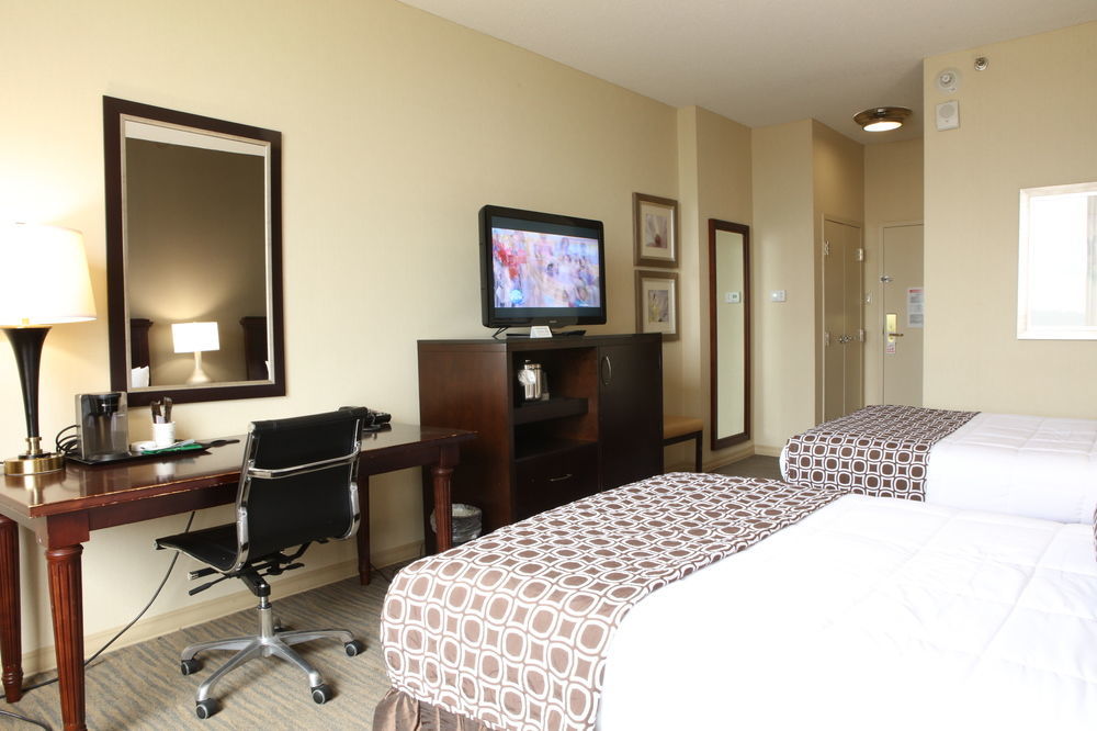 Delta Hotels By Marriott Cincinnati Шарънвил Екстериор снимка